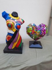 Street Art Torso  ca. 50 cm hoch und  Herz ca. 38 cm hoch