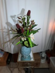 Vase mit Gesteck